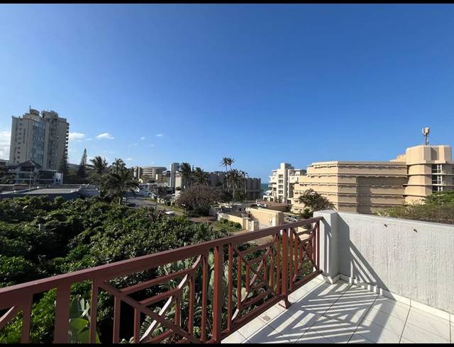 3 BEDROOM FLAT TO LET IN COMPENSATION BEACH